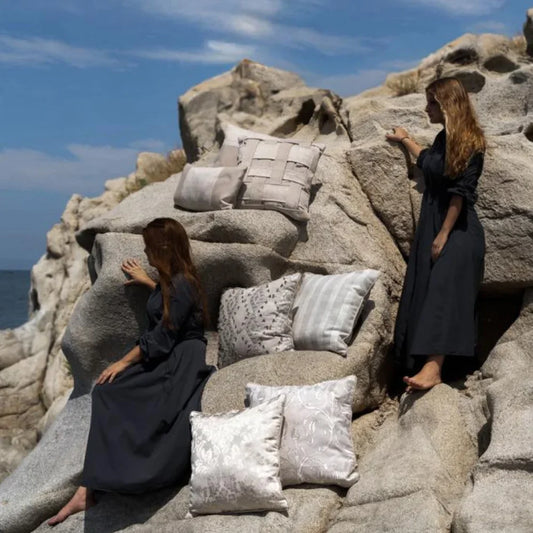 Monica Saravia estrena “TERRA”, su nueva colección de cojines.